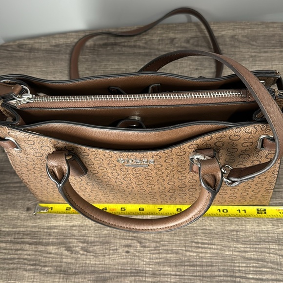 Guess brown purse with crossbody cord - Picture 6 of 8
